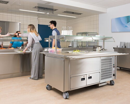 Mittagessen im Speisesaal